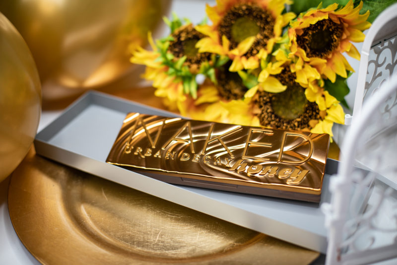 1600-beautyblogger-beauty-urbandecay-urbandecayhoney-honey-honeypalette-swatches-gold-violetfleur-nadjanemetz-nadja-nemetz-violet-fleur-