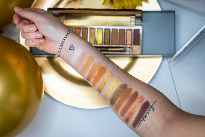 1600-beautyblogger-beauty-urbandecay-urbandecayhoney-honey-honeypalette-swatches-gold-violetfleur-nadjanemetz-nadja-nemetz-violet-fleur--4