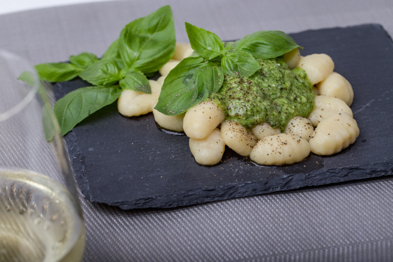 Nadja_Nemetz_Rezept_Gnocchi_Basilikum_Knoblauch_Parmesan_Grana_Pesto_1