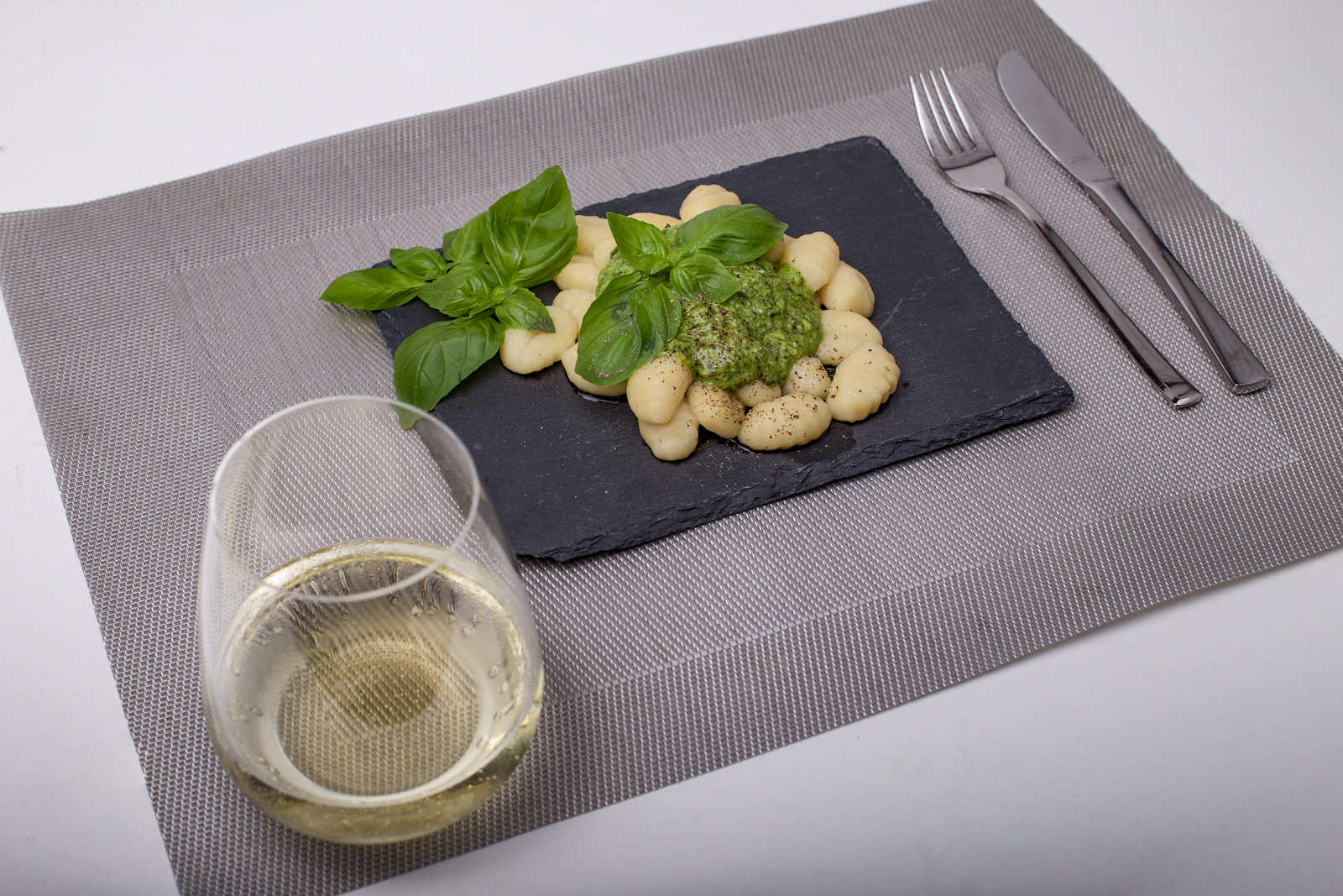 Nadja_Nemetz_Rezept_Gnocchi_Basilikum_Knoblauch_Parmesan_Grana_Pesto_2