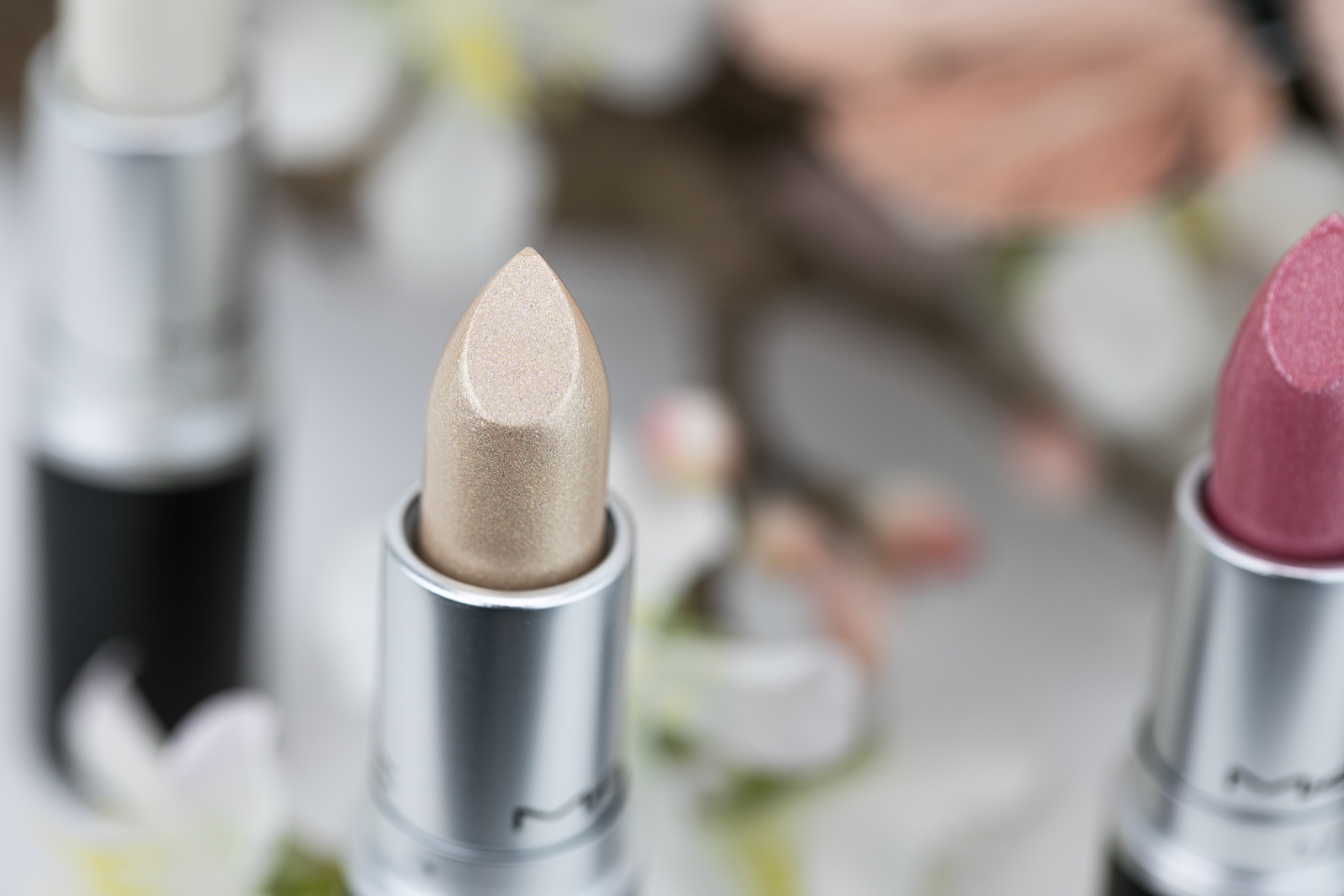 Foto-by-Nadja-Nemetz-Wien-wienerblogger-blogger-beautyblogger_lifestyleblogger-lifestyle-beauty-newin-new-in-mac-maccosmetics-metalliclipscollection-metallic-lips-colection-lipstick-lipsticks-lippenstift-lippenstifte-cold-metalwork-royalhour-royal-hour-rosedipped-rose-dipped-pearlyone-pearly-one-2
