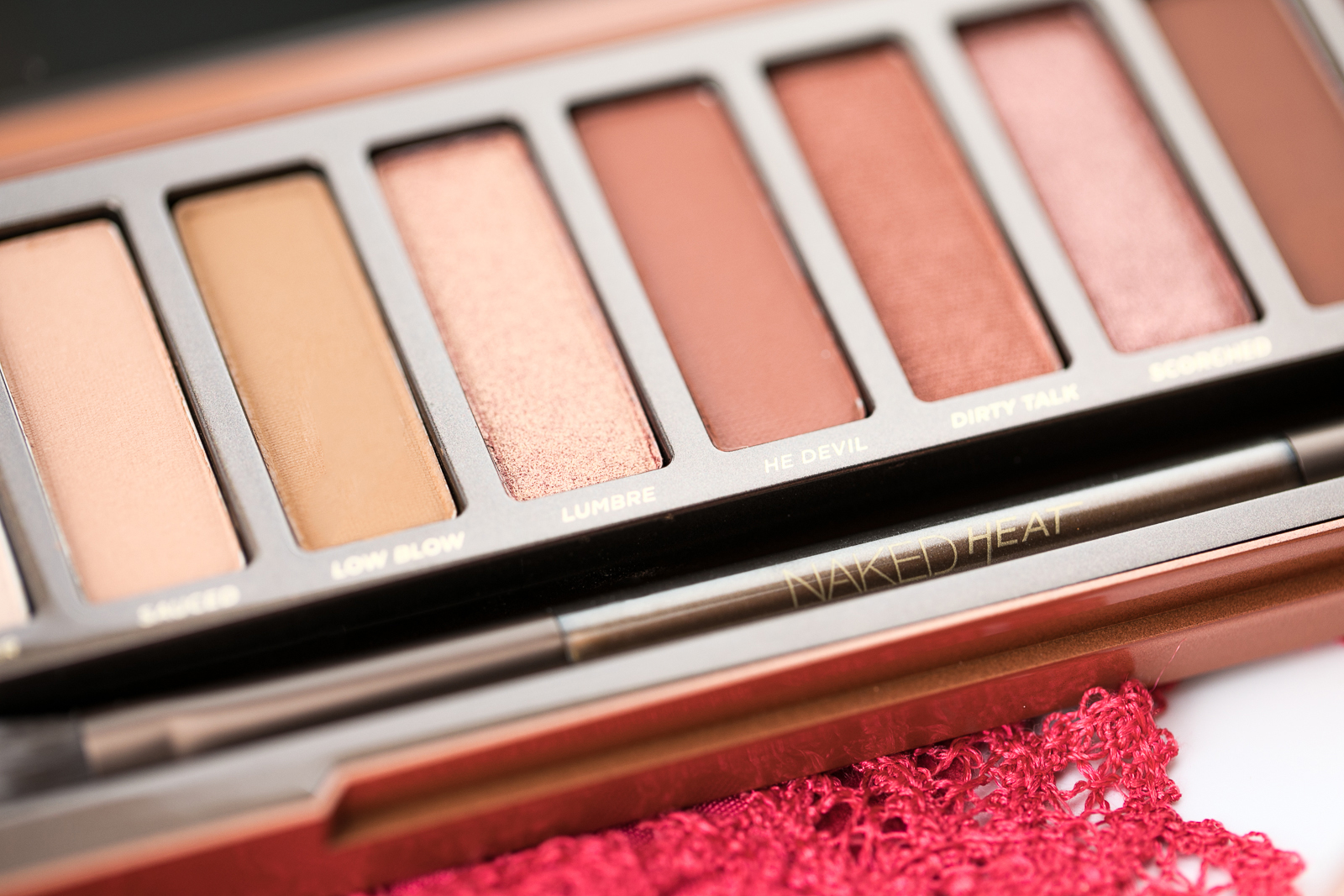 Foto-by-Nadja-Nemetz-Wien-wienerblogger-blogger-beautyblogger_lifestyleblogger-lifestyle-beauty-newin-new-in-urbandecay-urban-decay-heatpallette-heat-pallette-urbandecayheat-eyeshadowpallette-eyeshadow-4