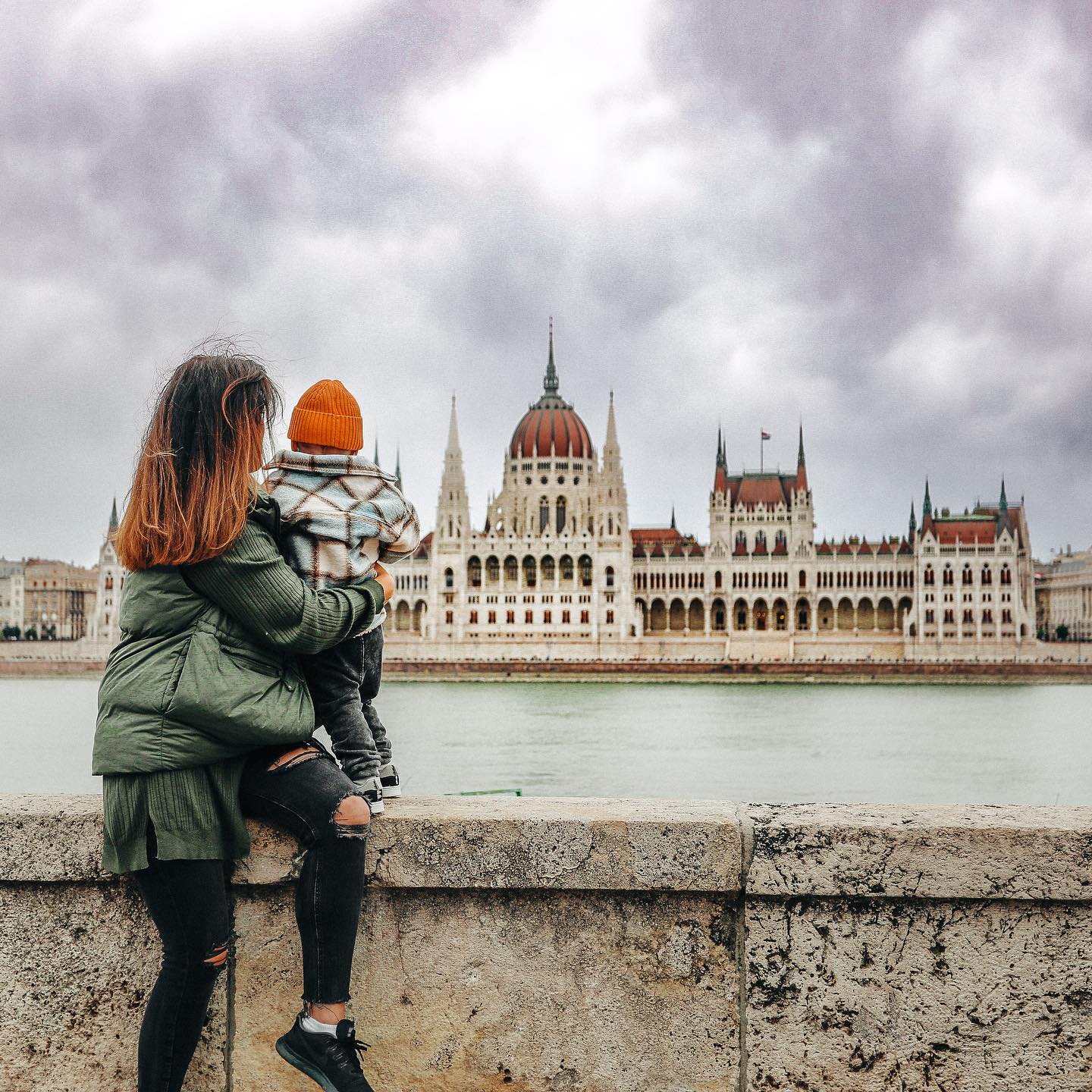 Der Blogpost 🖥️ mit einem detaillierten Bericht zu unserem Wochenende in Budapest ist jetzt online 🥳 wie viel Sightseeing man mit Kind 👦🏼 wirklich schafft und was wir sonst noch so getrieben haben 👉🏻 violetfleur.com ————————————————————————————
[Ad/Werbung/PR Sample/Markennennung] 
📸 @miksch.photographie 
#bubenmama  #mamablogger_at #mamaleben  #mamasein  #mamaalltag  #mamaliebe  #mamaseinisttoll  #mamaausleidenschaft #reisenmitkind #travellingwithchild #weekendinbudapest