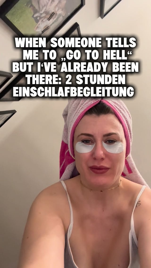 Für alle, die gerade auch im „nur noch EIN Buch 📖 lesen “-Loop feststecken: Hier sind ein paar Dinge, die bei uns die Quote verbessern, nicht magisch, aber realistisch:
1) Die 10-Minuten-Regel für Zusatzwünsche
Alles, was nach „Licht aus“ kommt, wird gesammelt: „Sag’s mir jetzt, dann ist der Kopf frei.“
→ Danach: keine neuen Verhandlungen.
2) Ein fixer Ablauf, immer gleich (auch wenn’s nervt)
Pyjama → Zähne → Buch → Tonie → raus. Wir handhaben das seit 5 Jahren konsequent so. 🫶🏻
3) Timer statt Diskussion
„Ich bleibe noch 5 Minuten, dann geh ich raus.“ ⏱️
Und dann wirklich gehen. Sanft, aber konsequent. Alexa macht’s möglich und es wird akzeptiert. 
4) Nachbesprechung des Tages beim Abendessen 🍝  Jeder muss erzählen was ihm heute besonders gut und nicht so gut gefallen hat. Das soll vermeiden, dass das alle Thema wird, wenn Schlafenszeit ist.
💬 Jetzt ehrlich: Wie lange dauert eure Einschlafbegleitung gerade?
Und was ist der häufigste Endgegner: Wasser / Klo / noch ein Buch / Angst / Kuscheln? #reellove2026 #mamahack #abendroutine