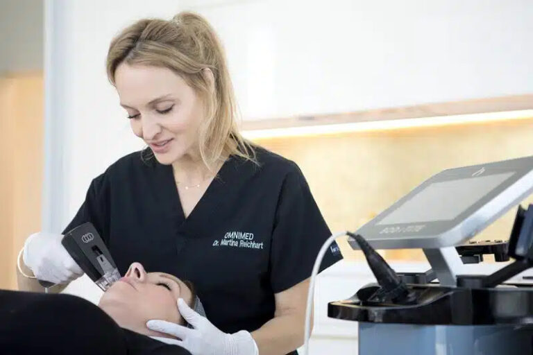 Morpheus8 erklärt: Wie Radiofrequenz-Needling Haut strafft morpheus8-behandlung-omnimed-1200x800-1-800x533