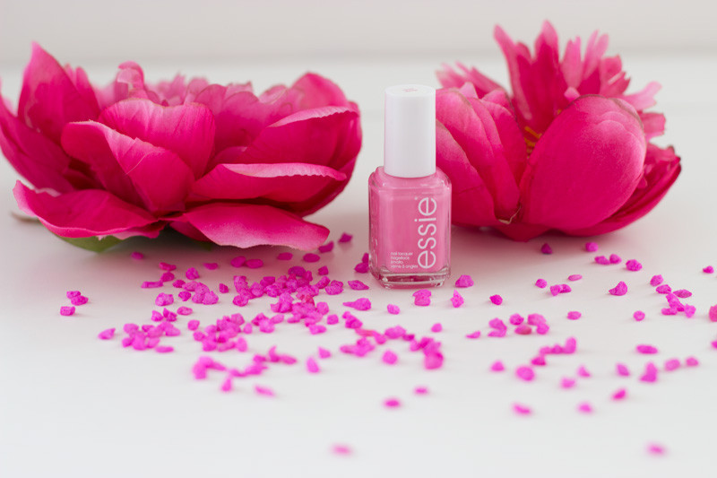 essie_pink_rosa_lovie_dovie-nagellack-1