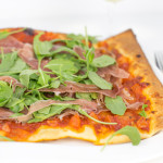 pizza_prosciutta_mozzarella_ruccola_kochabo.at